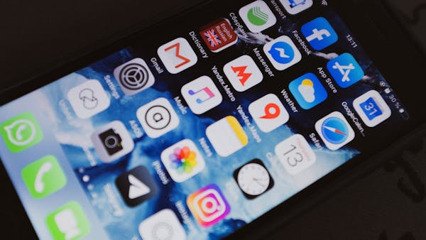 كيف-تختار-منصات-التسويق-الإلكتروني-المناسبة-لعملك؟ ما هي أفضل منصات التسويق الإلكتروني في السعودية؟